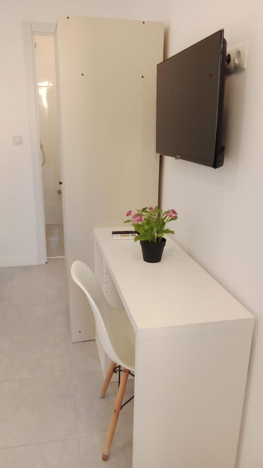 Estudio Encantador Cerca Del Carrefour Rosaleda 1 马拉加 外观 照片