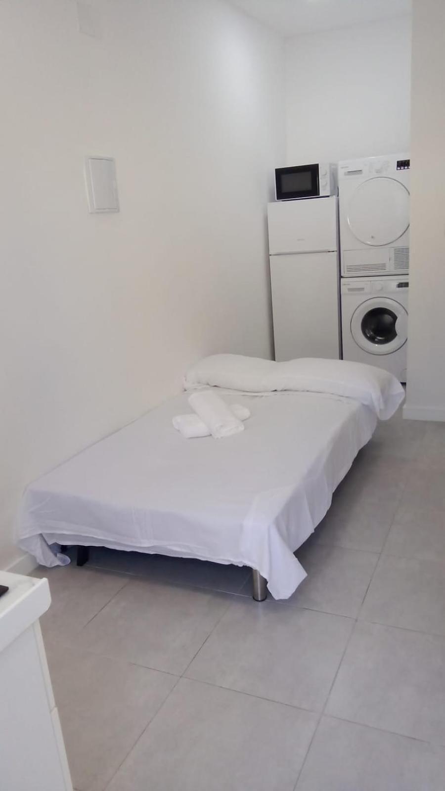 Estudio Encantador Cerca Del Carrefour Rosaleda 1 马拉加 外观 照片