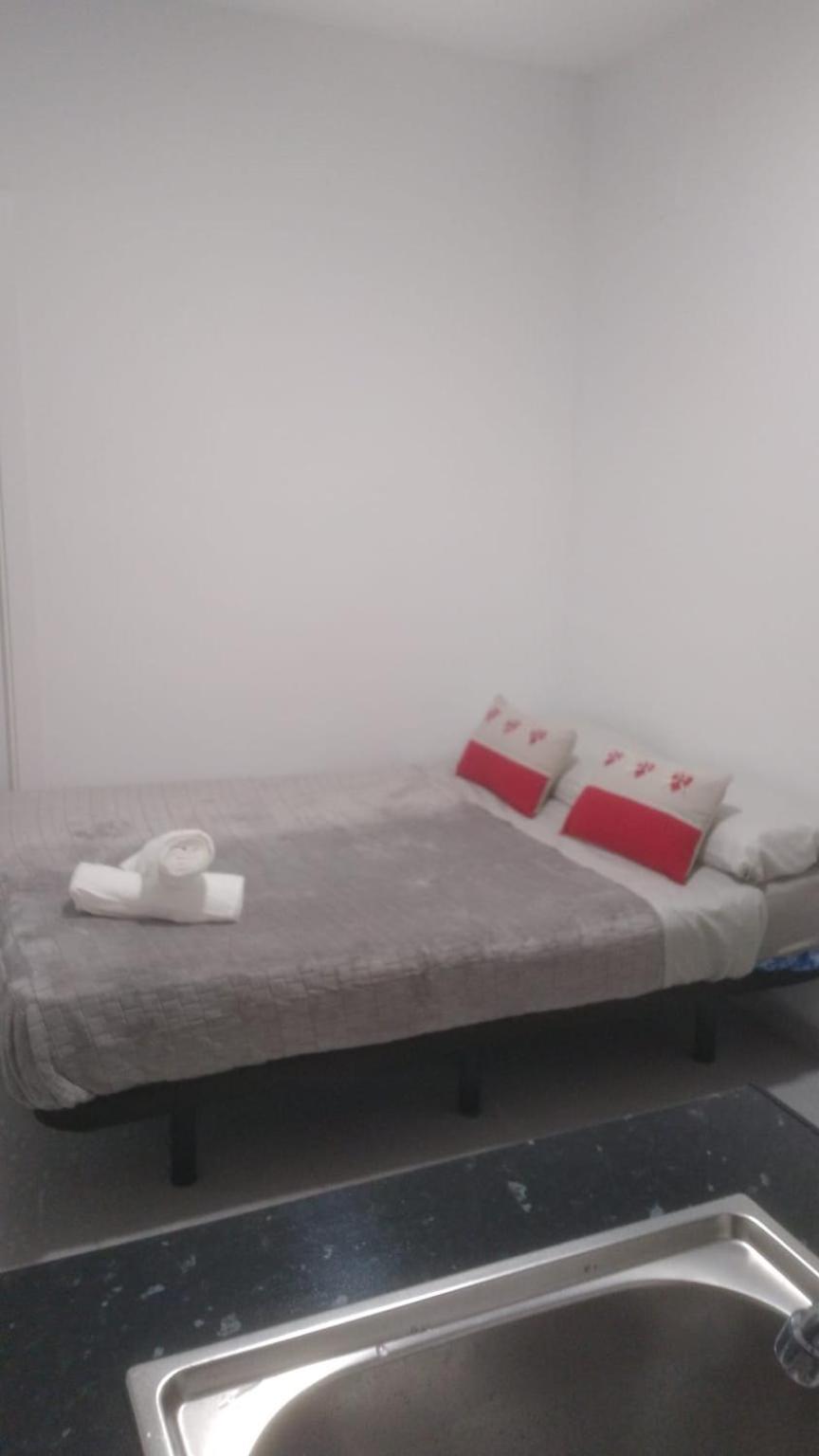 Estudio Encantador Cerca Del Carrefour Rosaleda 1 马拉加 外观 照片