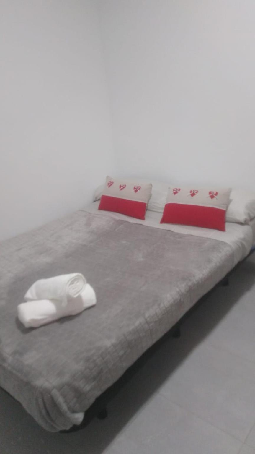 Estudio Encantador Cerca Del Carrefour Rosaleda 1 马拉加 外观 照片