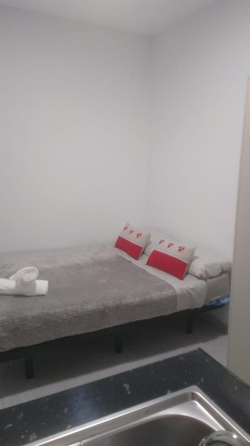 Estudio Encantador Cerca Del Carrefour Rosaleda 1 马拉加 外观 照片