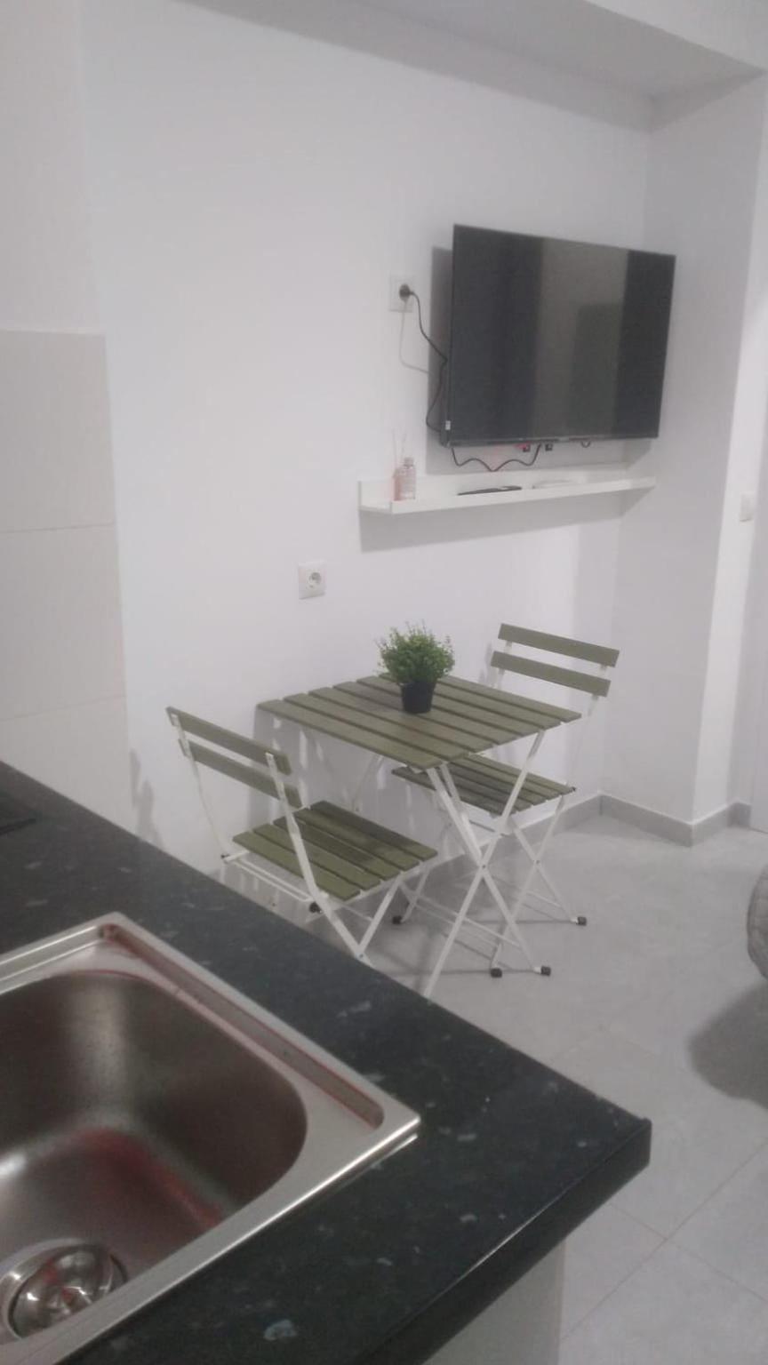 Estudio Encantador Cerca Del Carrefour Rosaleda 1 马拉加 外观 照片