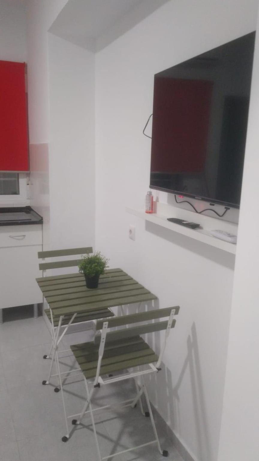 Estudio Encantador Cerca Del Carrefour Rosaleda 1 马拉加 外观 照片